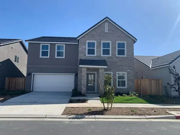1052 Plum Tree Avenue, Clovis, CA 93619