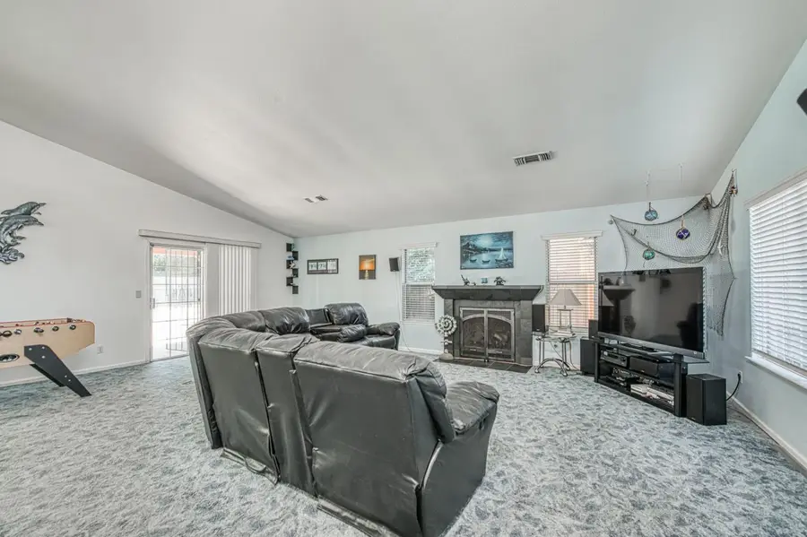 802 N Stanford Avenue, Clovis, CA 93611 - #3