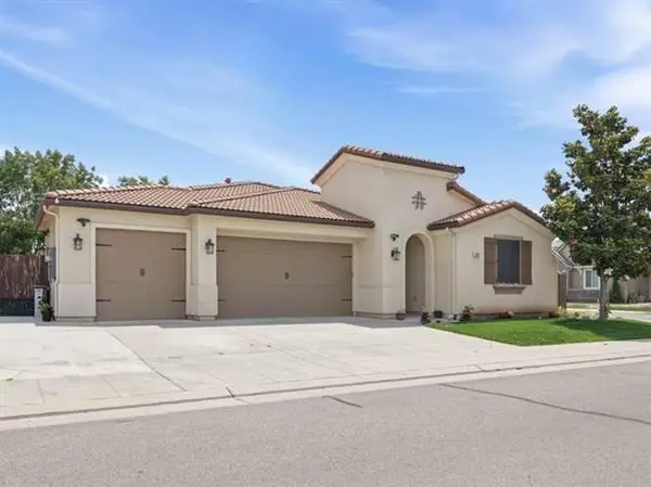 899 Blackwood Avenue, Clovis, CA 93619