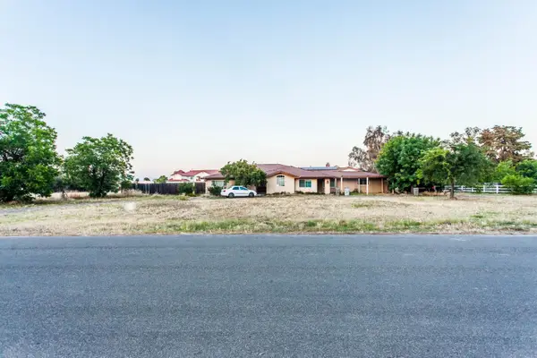 7464 Paula Ave., Fresno, CA 93611