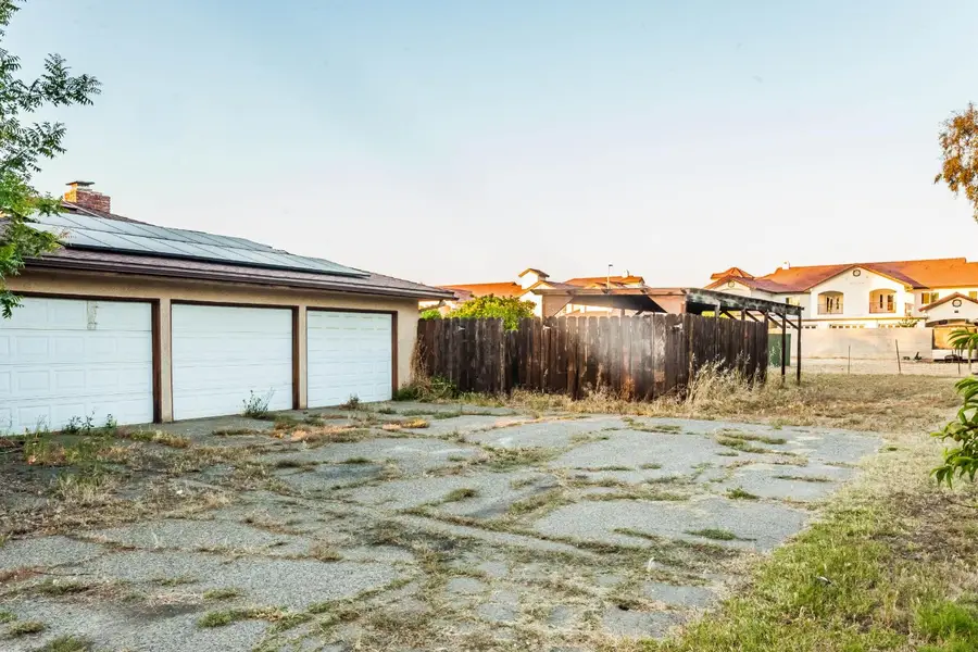 7464 Paula Ave., Fresno, CA 93611 - #3