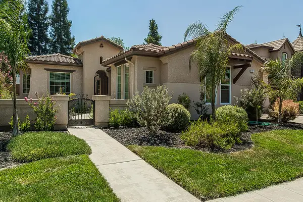 272 Omaha Avenue, Clovis, CA 93619