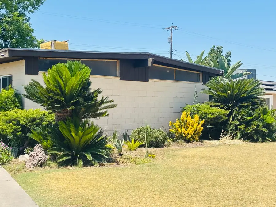 1153 N Pecan Avenue, Reedley, CA 93654 - #2