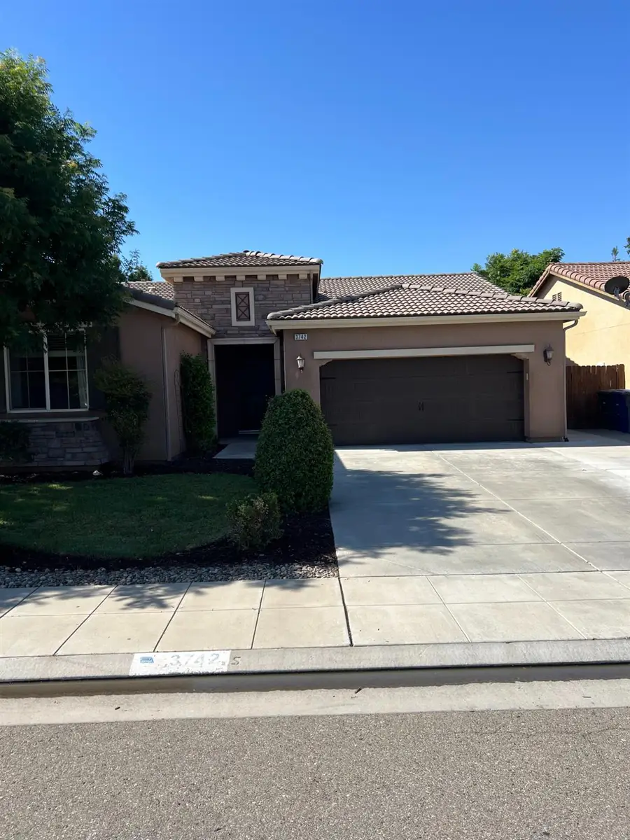 3742 Wrenwood Avenue, Clovis, CA 93619 - #2