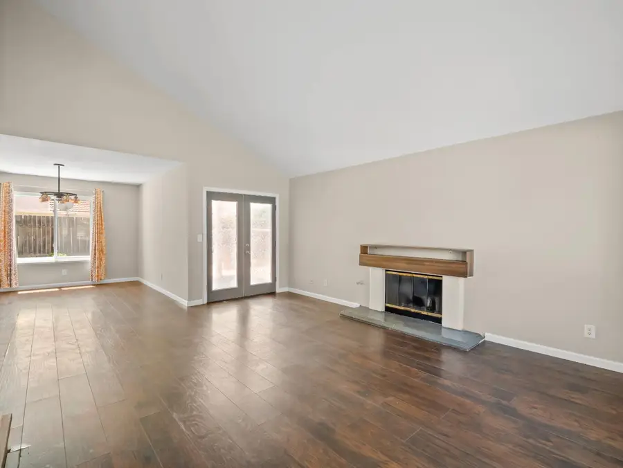 5569 W Stuart, Fresno, CA 93722 - #3