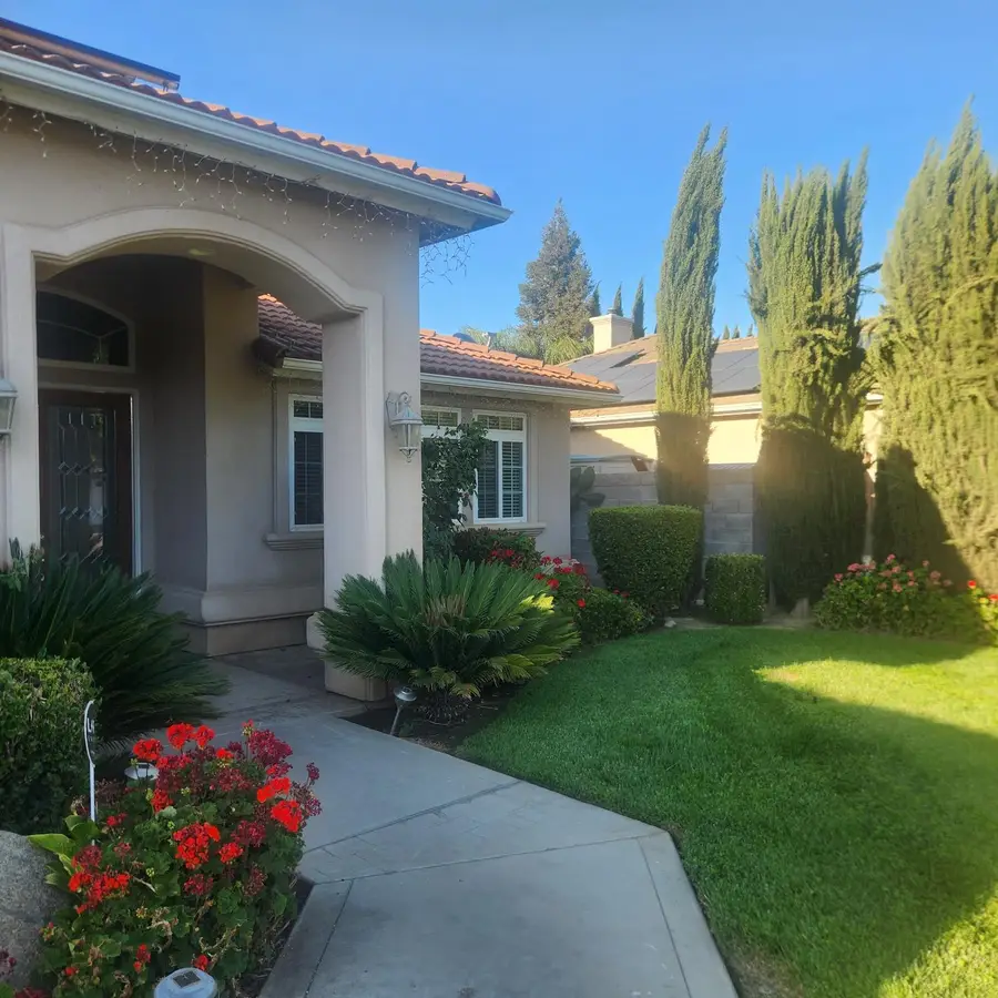 3213 Hollow Avenue, Madera, CA 93637 - #2