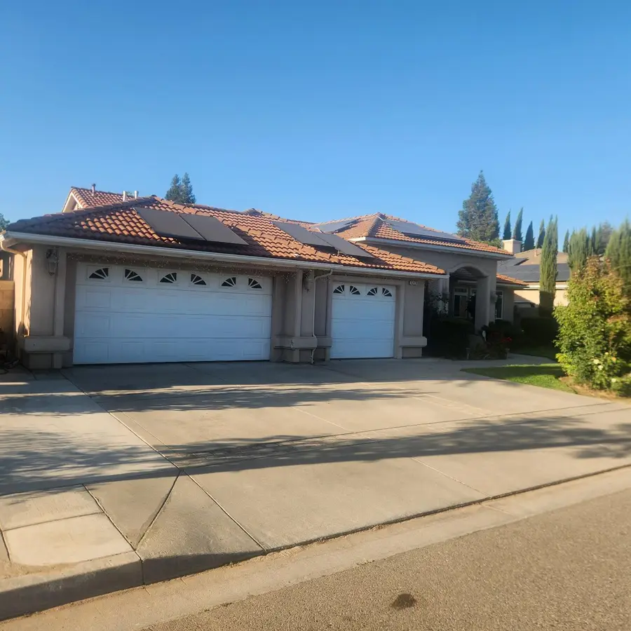 3213 Hollow Avenue, Madera, CA 93637 - #3