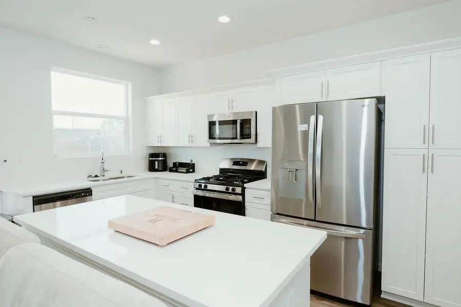 947 W Payson Ave, Visalia, CA 93291 - #2