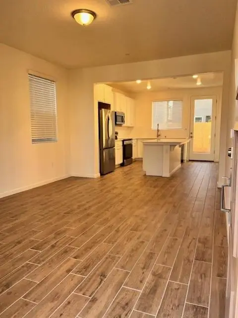 6576 E Clingstone Dr, Fresno, CA 93727 - #3