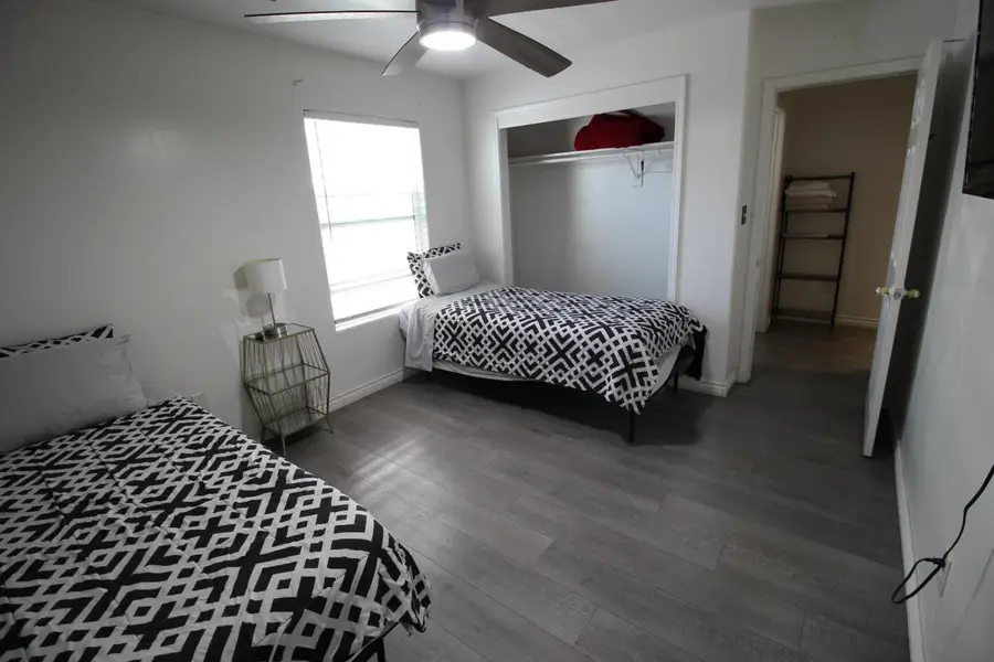 524 21st Avenue, Bakersfield, CA 93301 - #3
