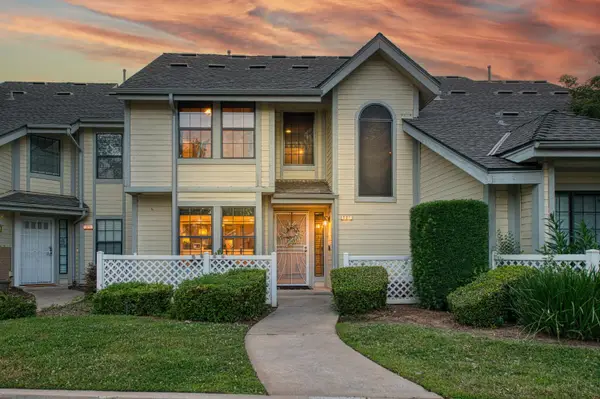 921 E Foxhill Drive, Fresno, CA 93720