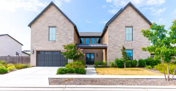 1104 Bloom Avenue, Clovis, CA 93619