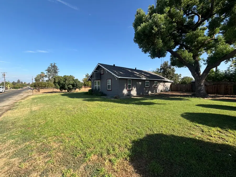 19317 E Parlier Avenue, Reedley, CA 93654 - #3
