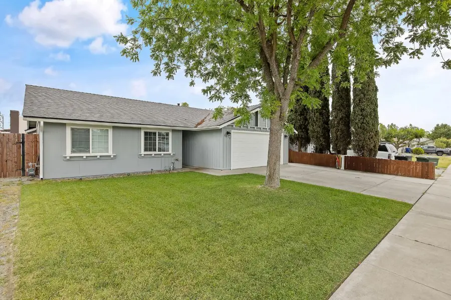 1035 Michelle Court, Hanford, CA 93230 - #2