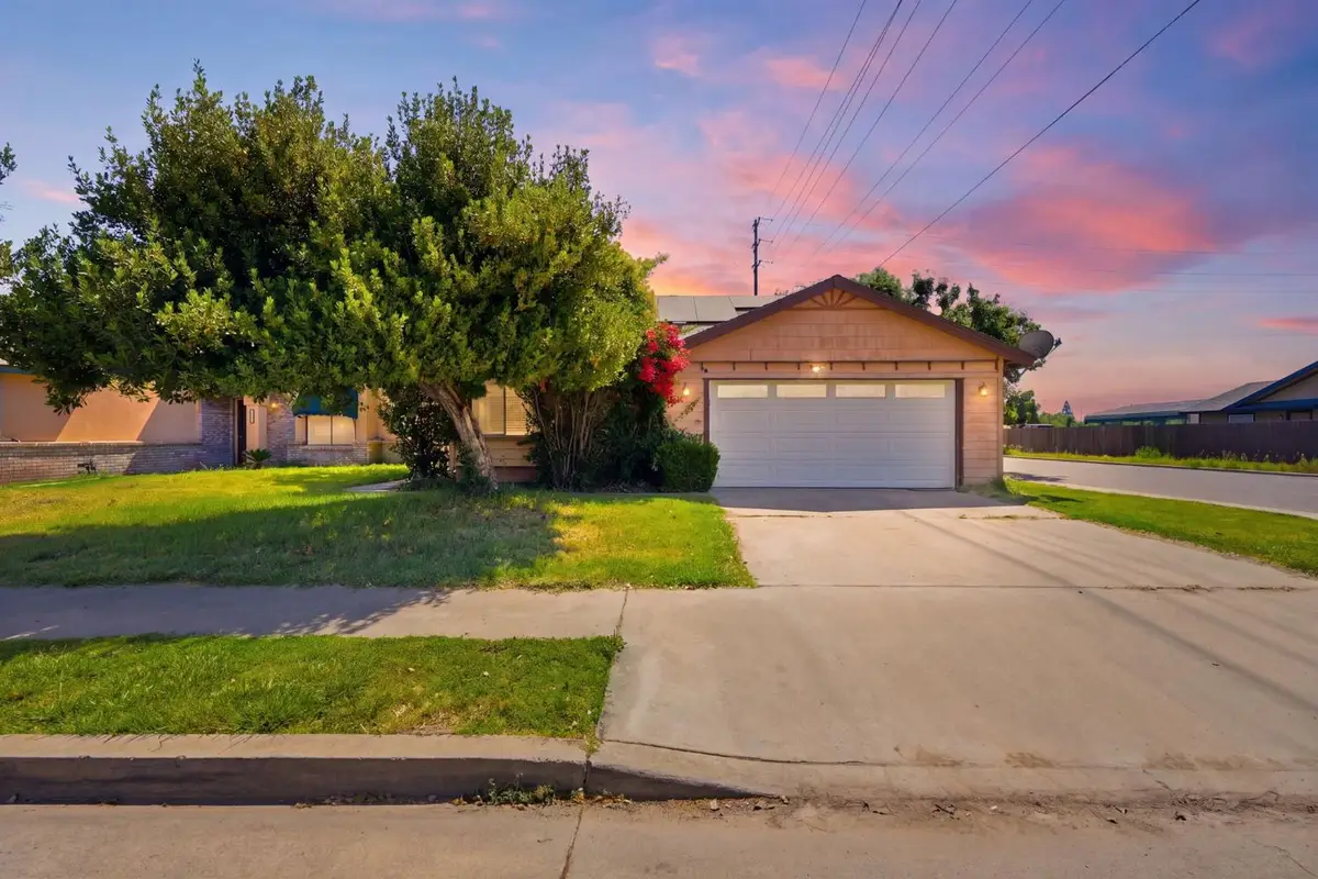 1008 N Manzanita Street, Visalia, CA 93292 - #1