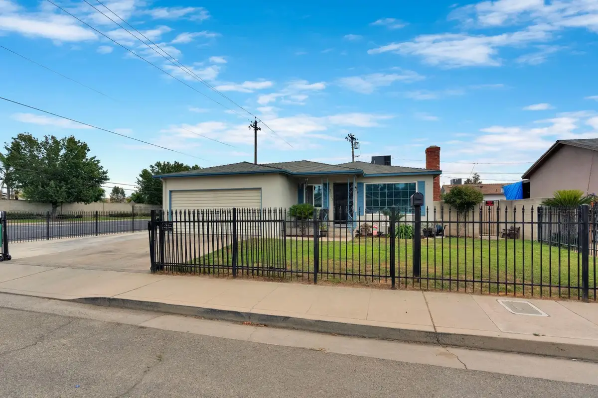 2003 Dennis Drive, Selma, CA 93662 - #1