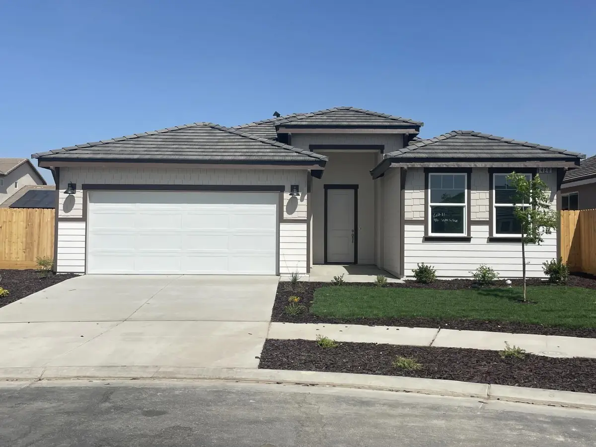 420 South Susan Ave, Kerman, CA 93630 - #1