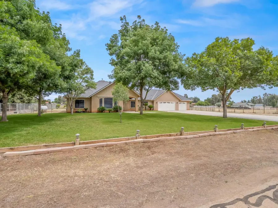 4644 N Smyrna Avenue, Sanger, CA 93657 - #3