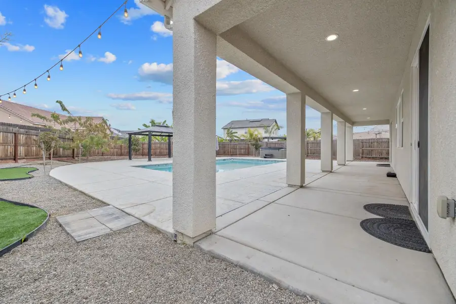 801 Howard, Kingsburg, CA 93631 - #3