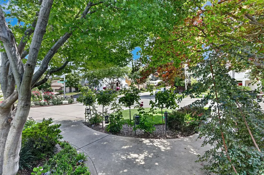 4926 W Pinedale Avenue, Fresno, CA 93722 - #2