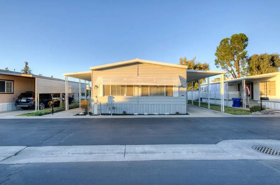 1500 Villa Avenue #27, Clovis, AP 96312 - #3
