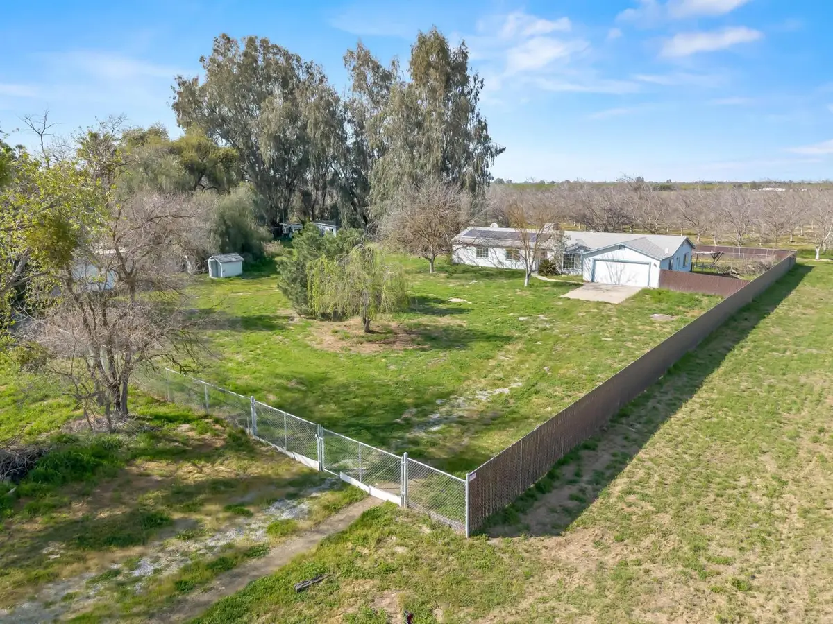 8552 Cairo Avenue, Laton, CA 93242 - #1