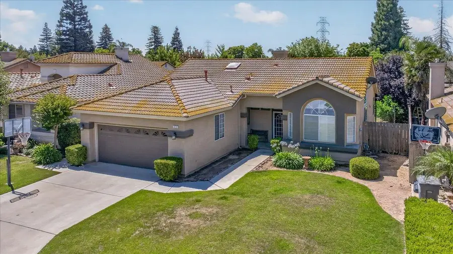 6235 W Chennault Avenue, Fresno, CA 93722 - #3
