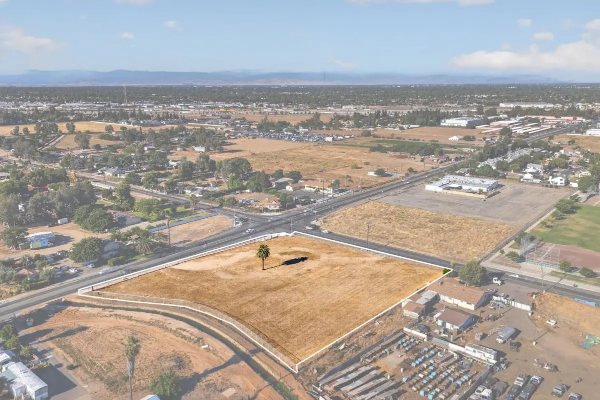 3433 W Clinton Avenue, Fresno, CA 93722 - #1