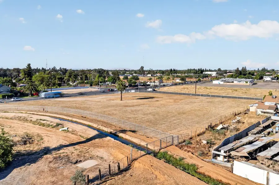 3433 W Clinton Avenue, Fresno, CA 93722 - #3