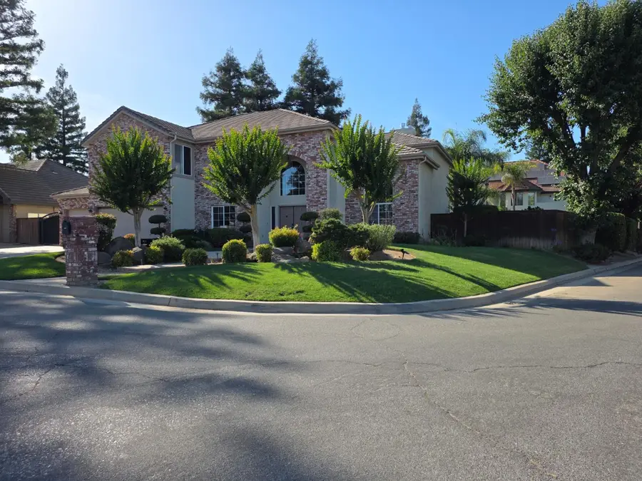 4950 W Minarets Avenue, Fresno, CA 93722 - #2