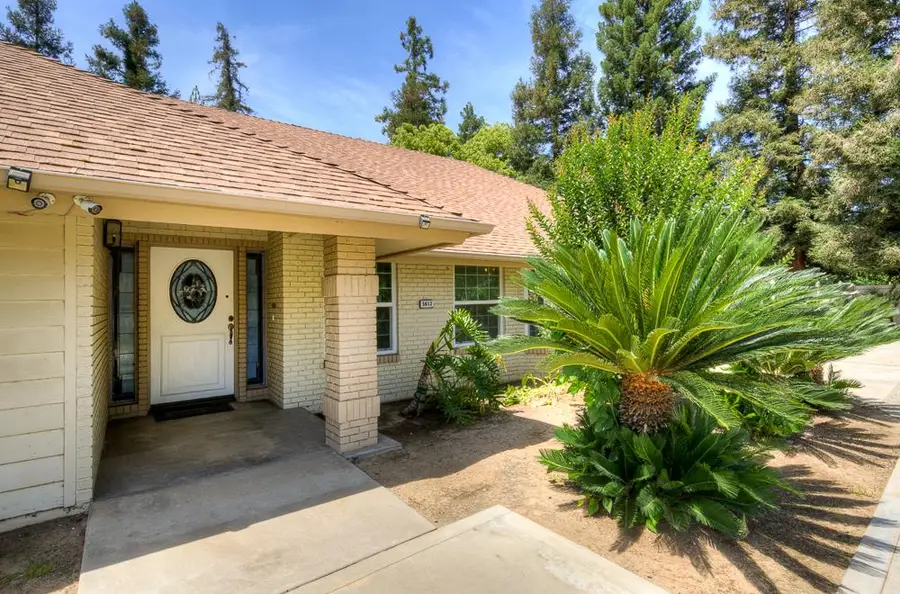 5612 Columbia Drive N, Fresno, CA 93727 - #3