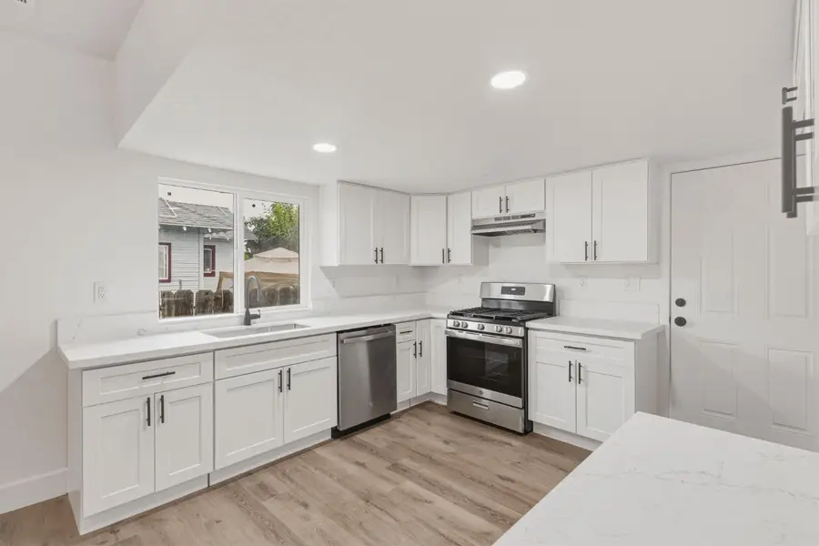 1127 J Street, Reedley, CA 93654 - #3