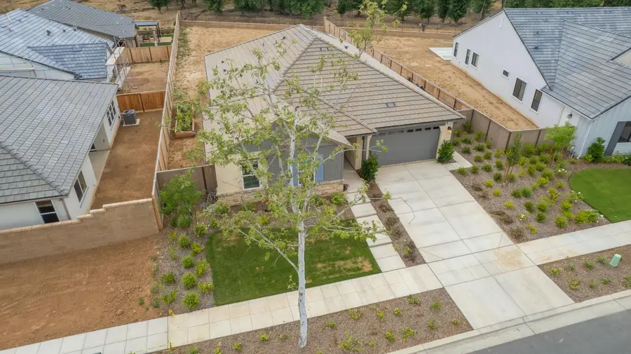 1122 Creekside Avenue, Madera, CA 93636 - #2