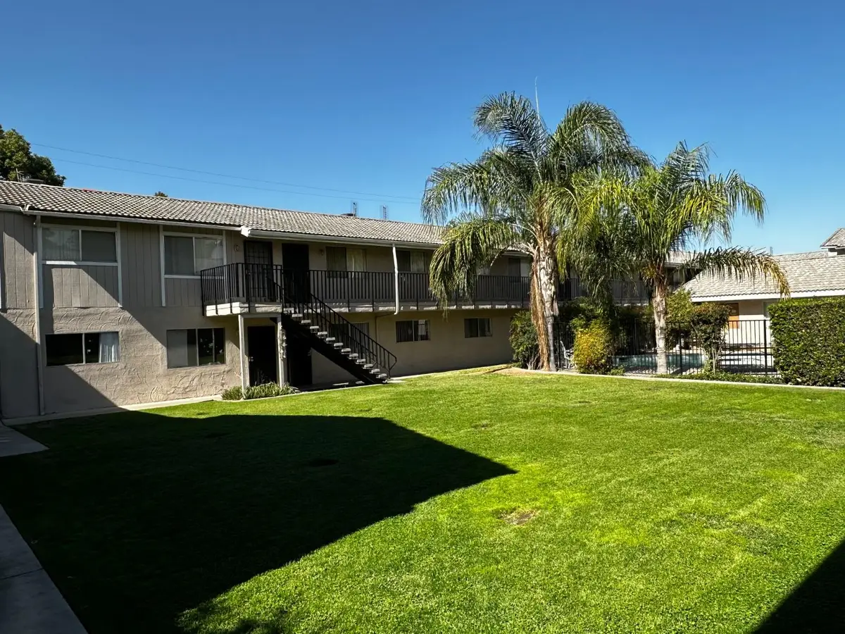 1905 E Pontiac Way, Fresno, CA 93726 - #1