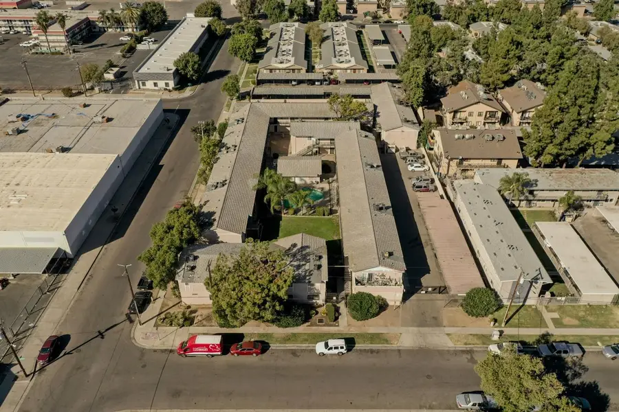 1905 E Pontiac Way, Fresno, CA 93726 - #2