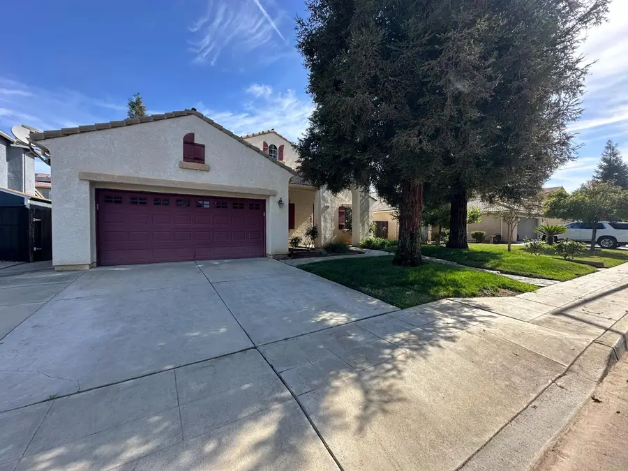 2688 E Omaha Avenue, Fresno, CA 93720 - #2