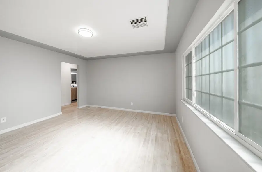 2827 N Barton Avenue, Fresno, CA 93703 - #3
