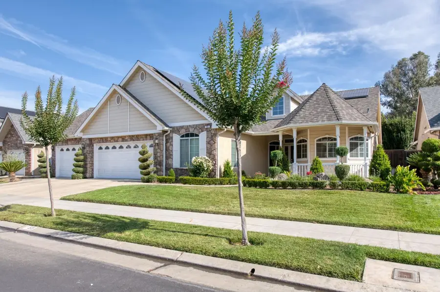 55 Serena Avenue, Clovis, CA 93619 - #2