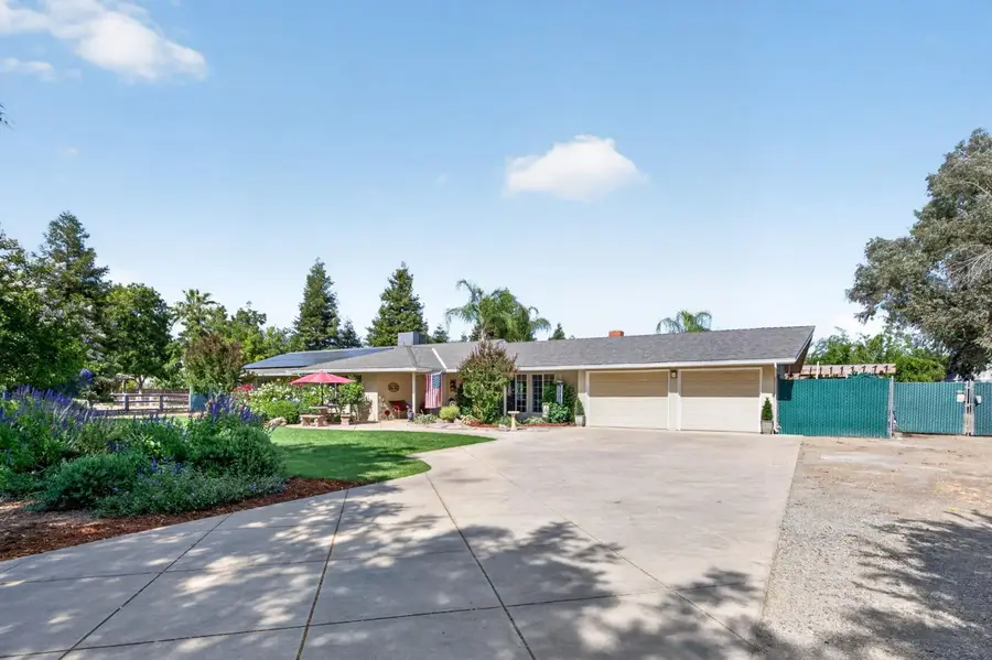 9198 N Fowler Avenue, Clovis, CA 93619 - #2