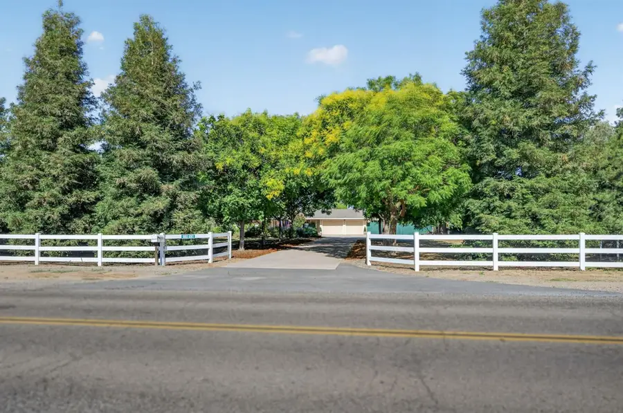 9198 N Fowler Avenue, Clovis, CA 93619 - #3