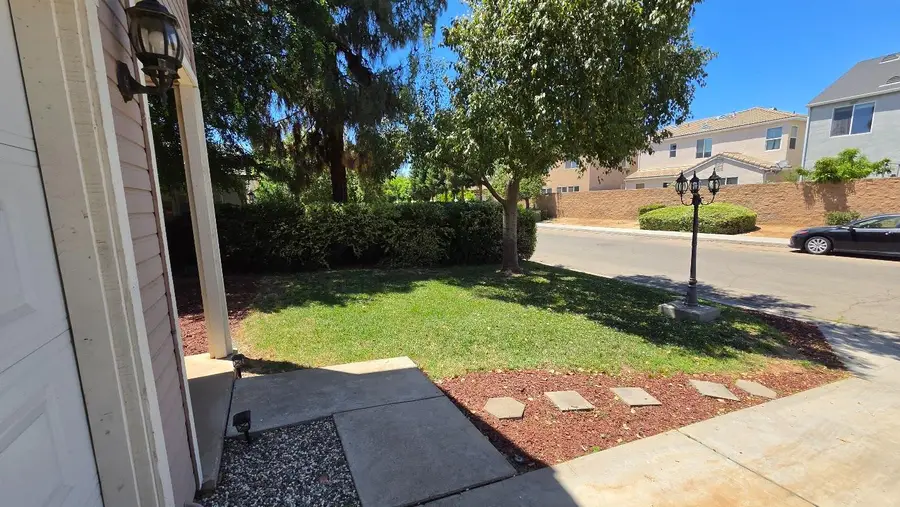 4685 W Bellaire Way, Fresno, CA 93722 - #3