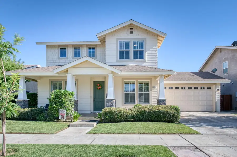 297 W Lilac Avenue, Reedley, CA 93654 - #3