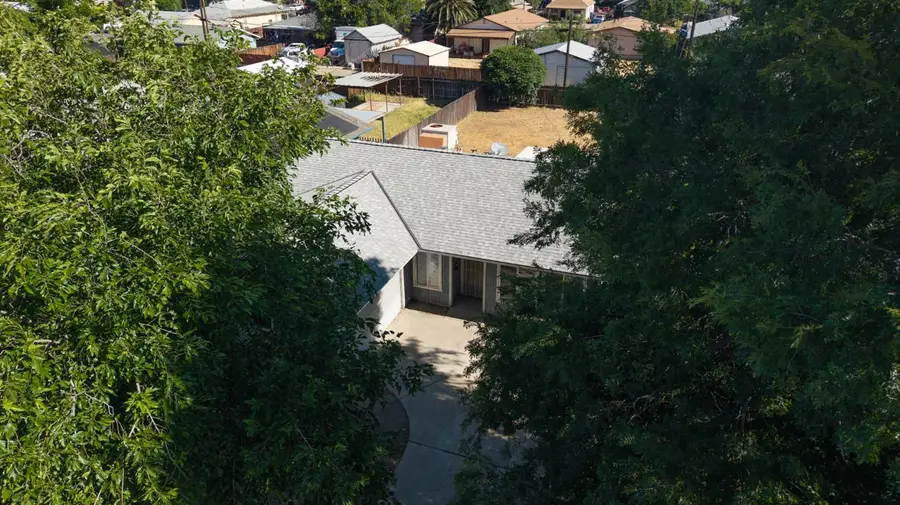 242 Madison Street, Coalinga, CA 93210 - #3