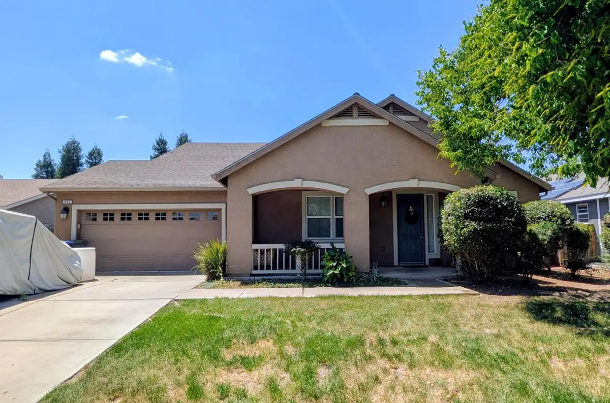 645 E Sierra Avenue, Reedley, CA 93654 - #1