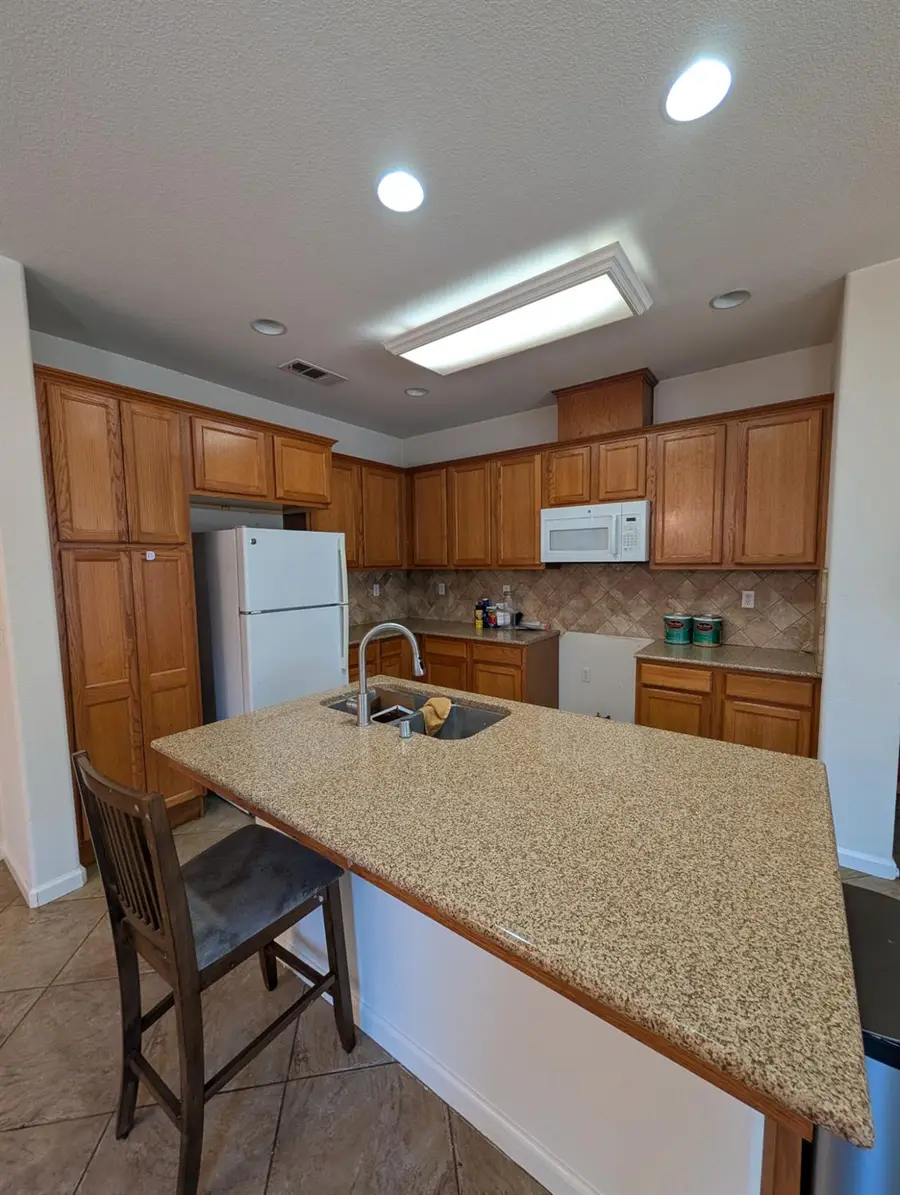 645 E Sierra Avenue, Reedley, CA 93654 - #2