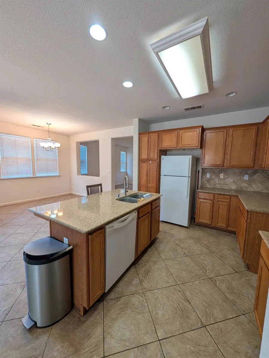 645 E Sierra Avenue, Reedley, CA 93654 - #3