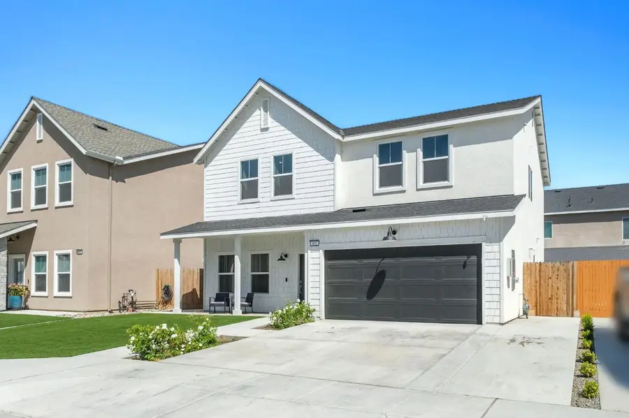 452 University Drive, Lemoore, CA 93245 - #3