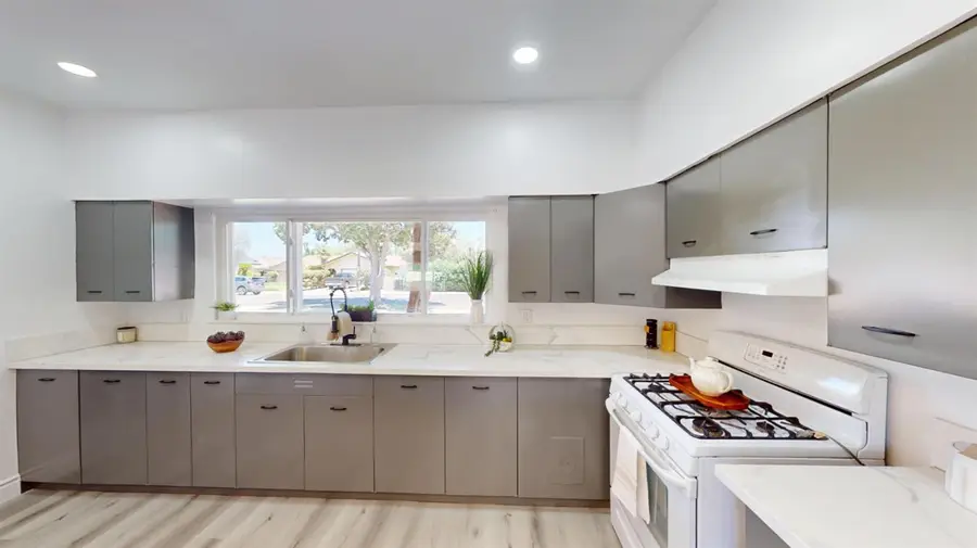 3015 N Adoline Avenue, Fresno, CA 93705 - #2