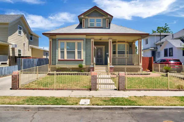 220 N College Avenue, Fresno, CA 93701