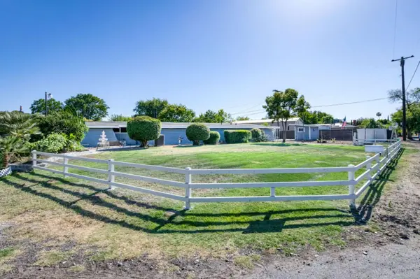 5512 E Ashlan Avenue, Fresno, CA 93727